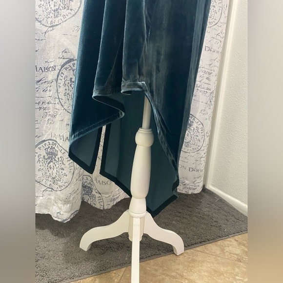 BCBGMAXAZRIA | Elana “Midnight Teal” Velvet Dress - Picture 3 of 12